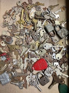 lot 20 image: Vintage Assorted Keys and Padlocks