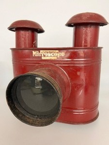 lot 21 image: Vintage MIRROSCOPE Projector