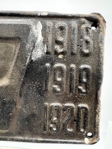 lot 26 image: Antique License Plate Pair - 1918, 1919, 1920