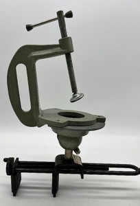lot 35 image: Vintage PANAVISE - Colbert Ind. - Model 311