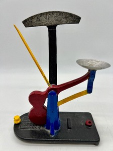 lot 39 image: Vintage ZENITH Cast Iron Egg Scale