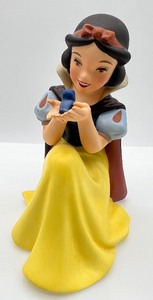 lot 91 image: DISNEY Snow White Wont you smile for me