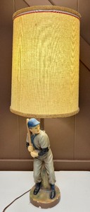 lot 105 image: Vintage Chalk Ware Baseball Player Lamp