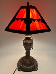 lot 1 image: Vintage EF & EF Industries Slag Glass Lamp