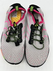 lot 124 image: NEW Water Shoes Size 39 QTY - 2