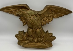 lot 319 image: Vintage AMERICAN EAGLE Gold Wall Plaque