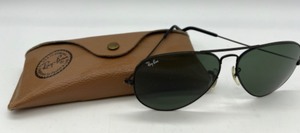 lot 510 image: RAY-BAN RB 3025 Aviator Classic Black CLassic SUNGLASSES & Case