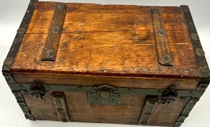 lot 131 image: Rustic Vintage Wooden Storage Chest