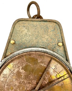 lot 167 image: Vintage lot of Antique Collectable Brass Face HANSON DAIRY SCALE. MADE IN CHICAGO CAPACITY 30 POUNDS by DECMAL GRADUATIONS OF TENTHS Hanging Scale