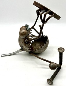 lot 225 image: Hilariously Funny Metal Artisan Wine Guzzling Monster Wine Bottle Holder