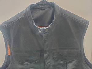 lot 403 image: Vintage LK Leather King Black Mens Biker Vest
