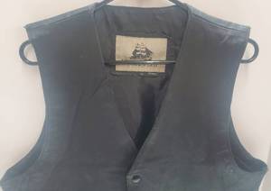 lot 408 image: Vintage Burks Bay Mens Black Leather Vest XL