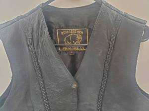 lot 411 image: Vintage Milwaukee Leather Mens Black Vest