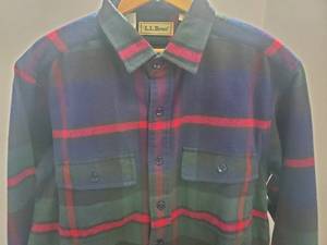 lot 425 image: Vintage LLBean Scotch Plaid Mens Flannel Shirt