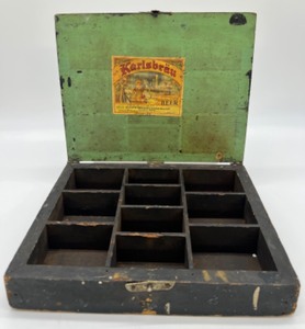 lot 515 image: Vintage Divided Wooden Box - Karlsbrau
