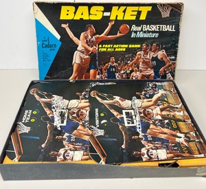 lot 263 image: Vintage CADACO - BAS-KET Miniature Basketball Game
