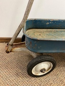 lot 523 image: Vintage Blue Pull Wagon