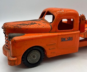 lot 526 image: Vintage STRUCTO Toys Orange Flatbed Tow Truck