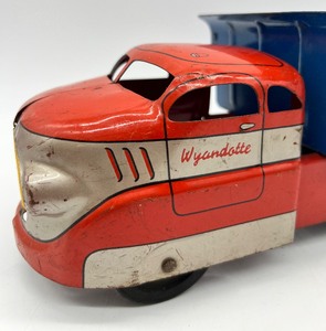 lot 535 image: Vintage WYANDOTTE Truck - Pressed Steel