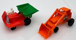 lot 529 image: Vintage Plastic Toys including DOLLY MADISON Truck, RENWAL, and F & F