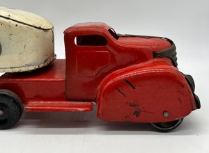lot 530 image: Vintage MARX Deluxe Auto Transport