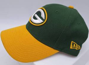 lot 605 image: Green Bay Packer NFL New Era 9 Forty Cap - NWT