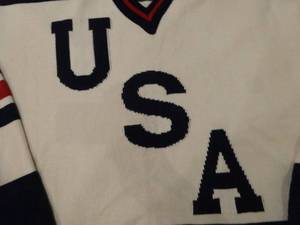 lot 437 image: Vintage 80s Old Glory USA Sweater Patriotic Look Size Large