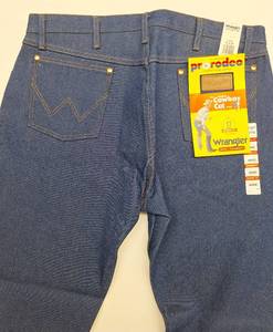 lot 581 image: WRANGLER Mens Denim Cowboy Cut Jeans - NWT - Size 40 x 30 - 2 pairs