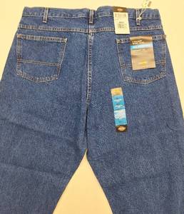 lot 588 image: DICKIES Mens Denim 5 Pocket Relaxed Fit Work Jean - NWT - Size 40 x 30 - 2 pairs