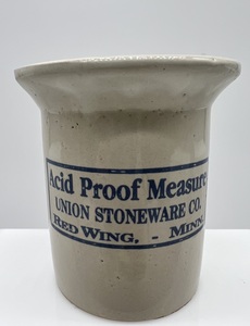 lot 366 image: RED WING POTTERY Commemorative Collectors - 1986 - Acid Proof Measure Pitcher