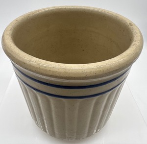 lot 462 image: Vintage RED WING STONEWARE POTTERY - Beater Jar w Blue Stipe