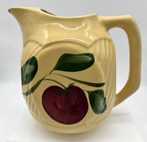 lot 464 image: Vintage WATT POTTERY - APPLE - Refrigerator Pitcher
