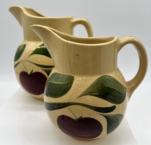 lot 467 image: Vintage WATT POTTERY - APPLE - Pitchers - QTY 2