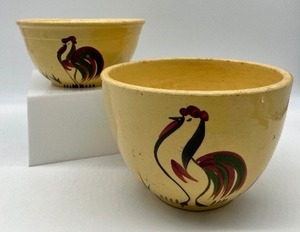 lot 472 image: Vintage WATT POTTERY - Rooster Ware Bowls - 2