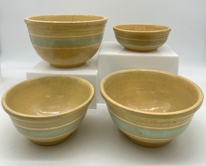lot 475 image: Vintage WATT POTTERY - Light Blue Stripe Mixing Bowls - 4