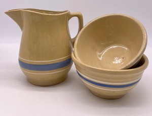 lot 480 image: Vintage WATT POTTERY - Dark Blue Stripe Pitcher and 2 Bowls