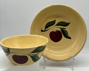 lot 486 image: Vintage WATT POTTERY - Apple - Ribbed Bowl and Pasta Bowl