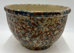lot 490 image: Vintage RED WING STONEWARE POTTERY - Spongeware Mixing Bowl
