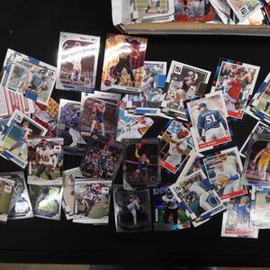 BASEBALL AND FOOTBALL CARDSHUGE LOT