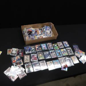 FOOTBALL, BASEBALL, AND BASKETBALL CARDSHUGE LOT