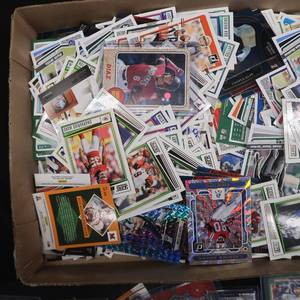 FOOTBALL AND BASEBALL CARDSHUGE LOT
