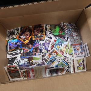 FOOTBALL, UFC, BASEBALL, AND BASKETBALL CARDSHUGE LOT