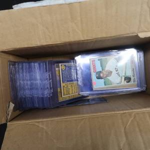 BASEBALL CARDSHUGE LOT