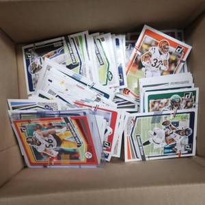 FOOTBALL CARDSHUGE LOT