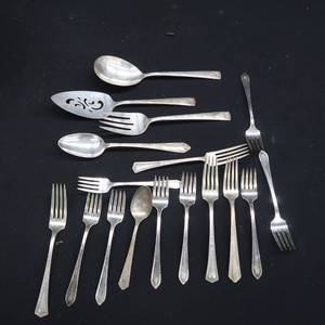 BOX OF SILVER PLATED SILVERWARE