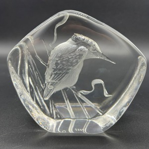 lot 36 image: Crystal Glass Bird by MATS JONASSON Paperweight