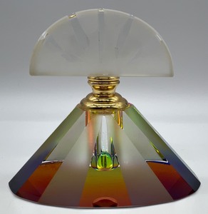 lot 39 image: Iridescent Perfume Studio Art Glass w Fan Top