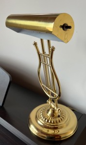 lot 58 image: Heavy Brass Treble Cleft Music lamp