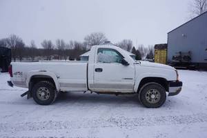 2004 Chevrolet Silverado 2500HD 4 x 4 Diesel Truck