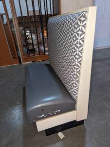 Pancake House single Booth - 48 x48 x 24